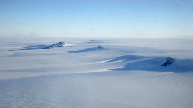 Antarktika'ya yeni yağan karda ilk kez mikroplastik tespit edildi