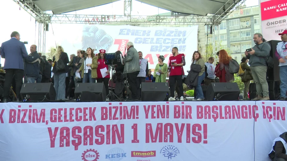 Ankara'da İşçiler 1 Mayıs'ı Tandoğan'da Kutladı.