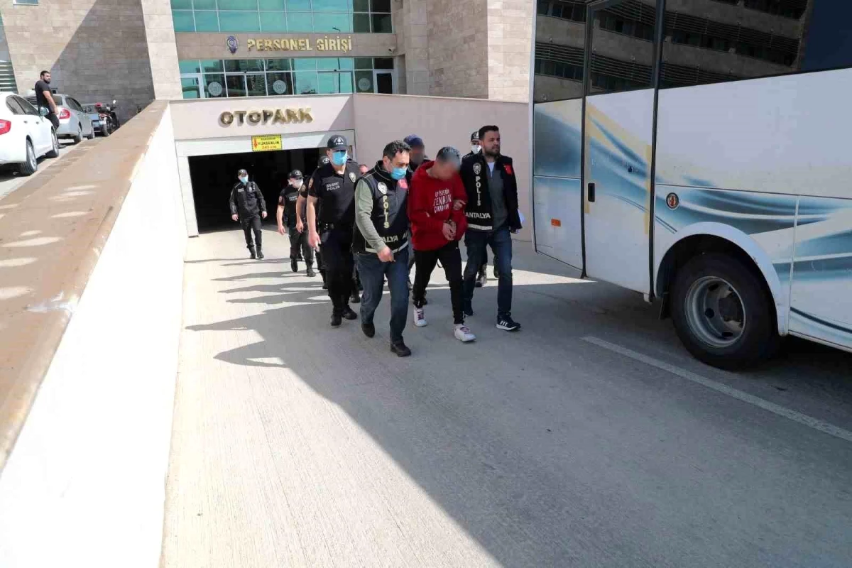 Antalya'da 114 işçinin katımıyla yapılan operasyonda 81 şahıs yakalandı