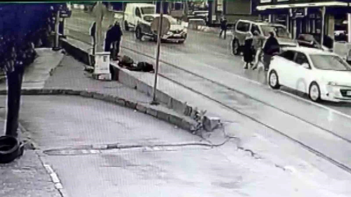Bursa'da karayolundan karşıya geçen vatandaşın vefattan döndüğü anlar kamerada