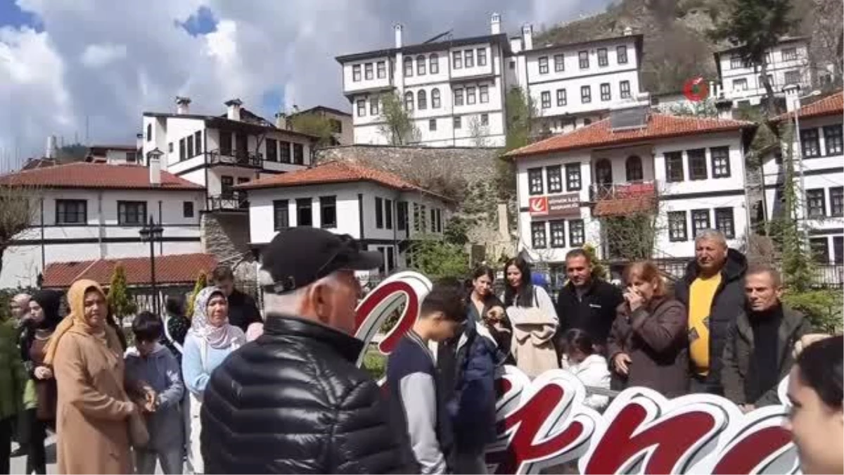 Depremzedeler, tarih kokan Göynük'ü gezdi