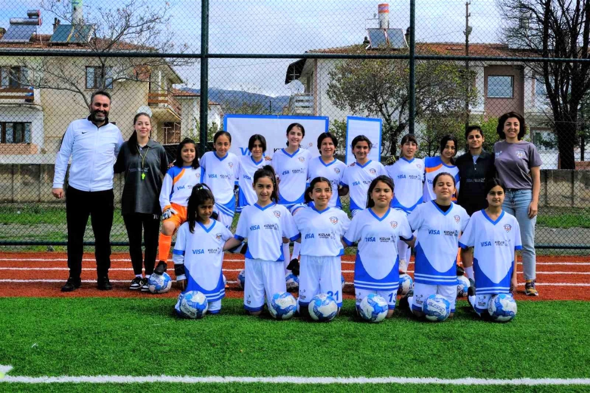 Erzincan'da kızların futbol tutkusu artıyor