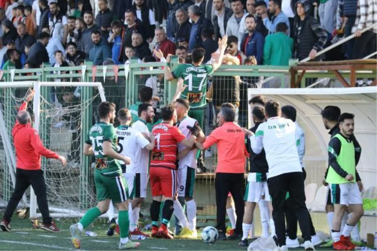 İnegöl'de futbol maçında arbede: 2 kişi yaralandı