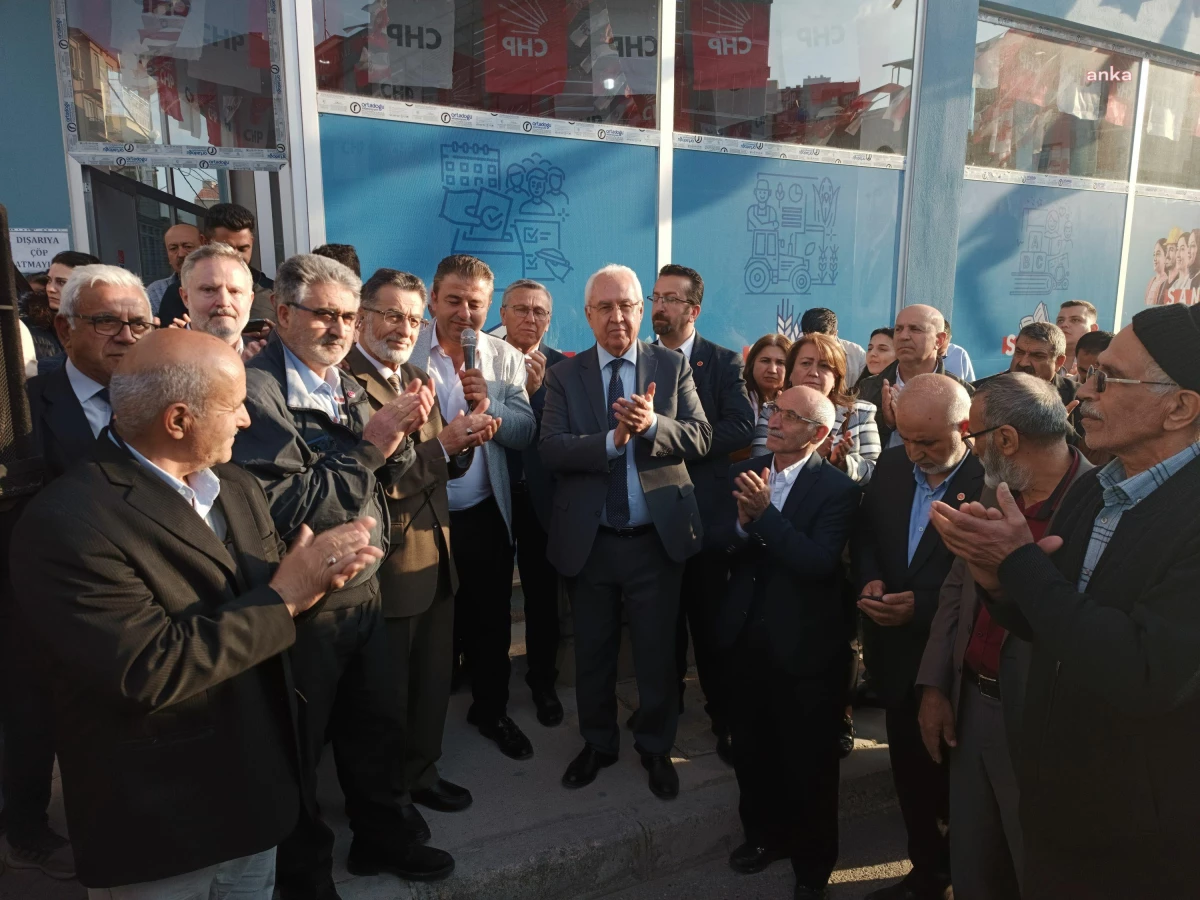 Karabağlar Belediye Lideri Muhittin Selvitopu Seçim Çalışmalarını Sürdürüyor