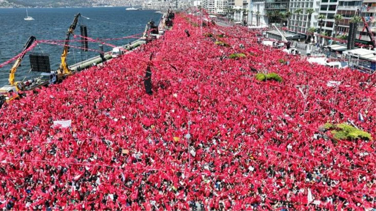 Millet İttifakı tam takım İzmir mitinginde! Alandaki kalabalık dikkat cazip