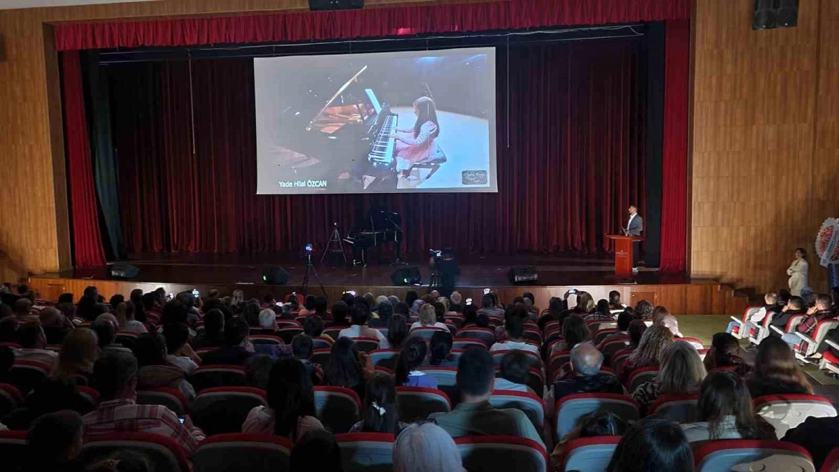 Sarsıntıda ömrün yitiren ilkokul öğrencisi Yade konserle anıldı