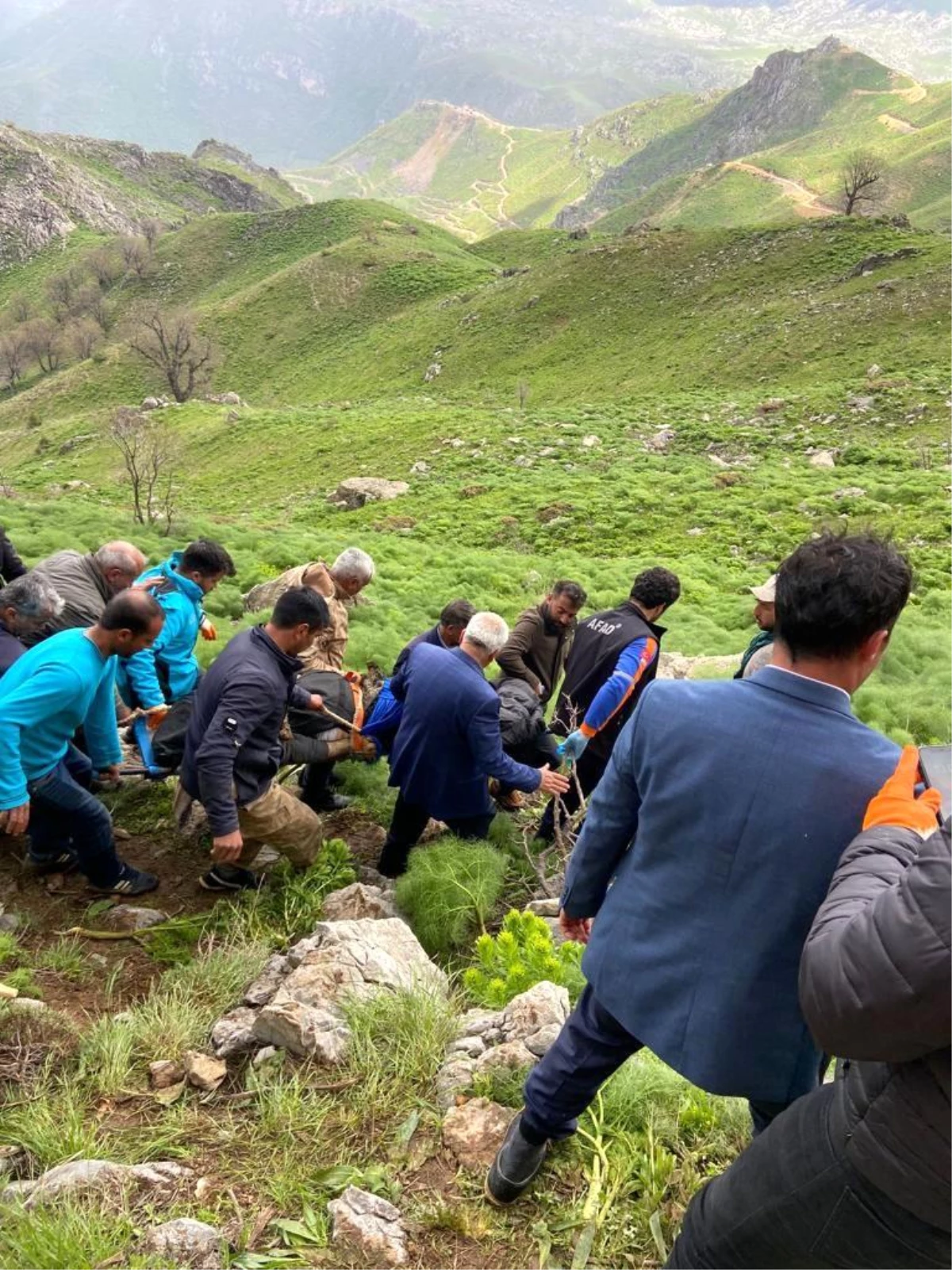 Siirt'te yaban bitkisi toplarken kayalıklardan düşen 60 yaşındaki adam öldü