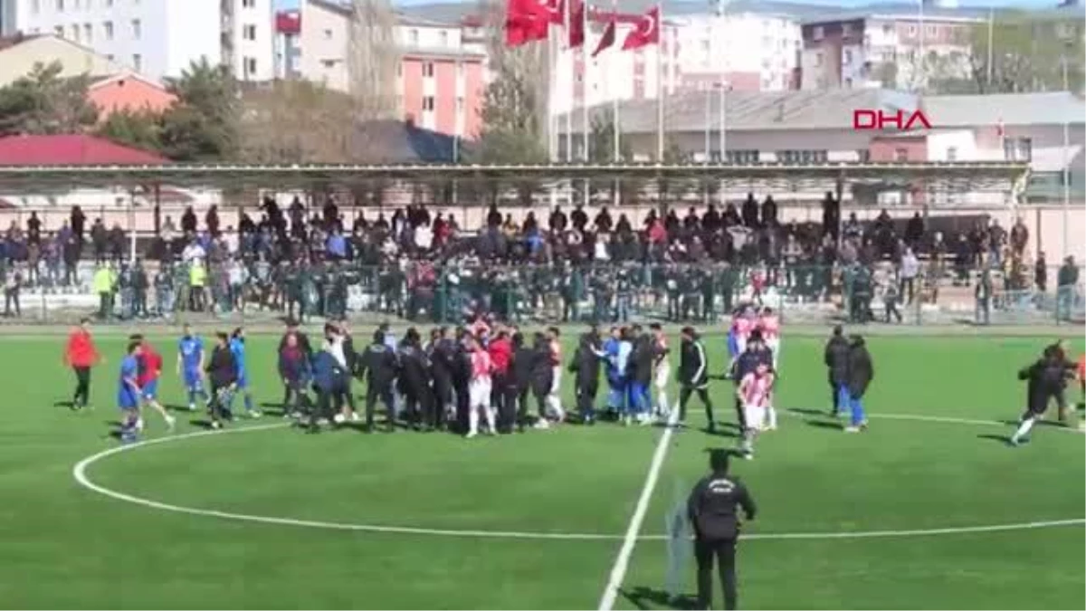 SPOR Ardahan'daki play-out maçında ortalık karıştı, müsabaka tatil edildi