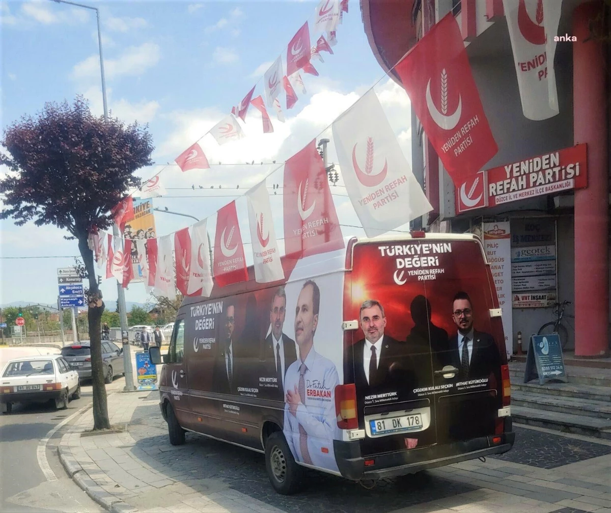 Tekrar Refah Partisi'nin Düzce'deki minibüsünde yalnızca erkek adaylar yer aldı