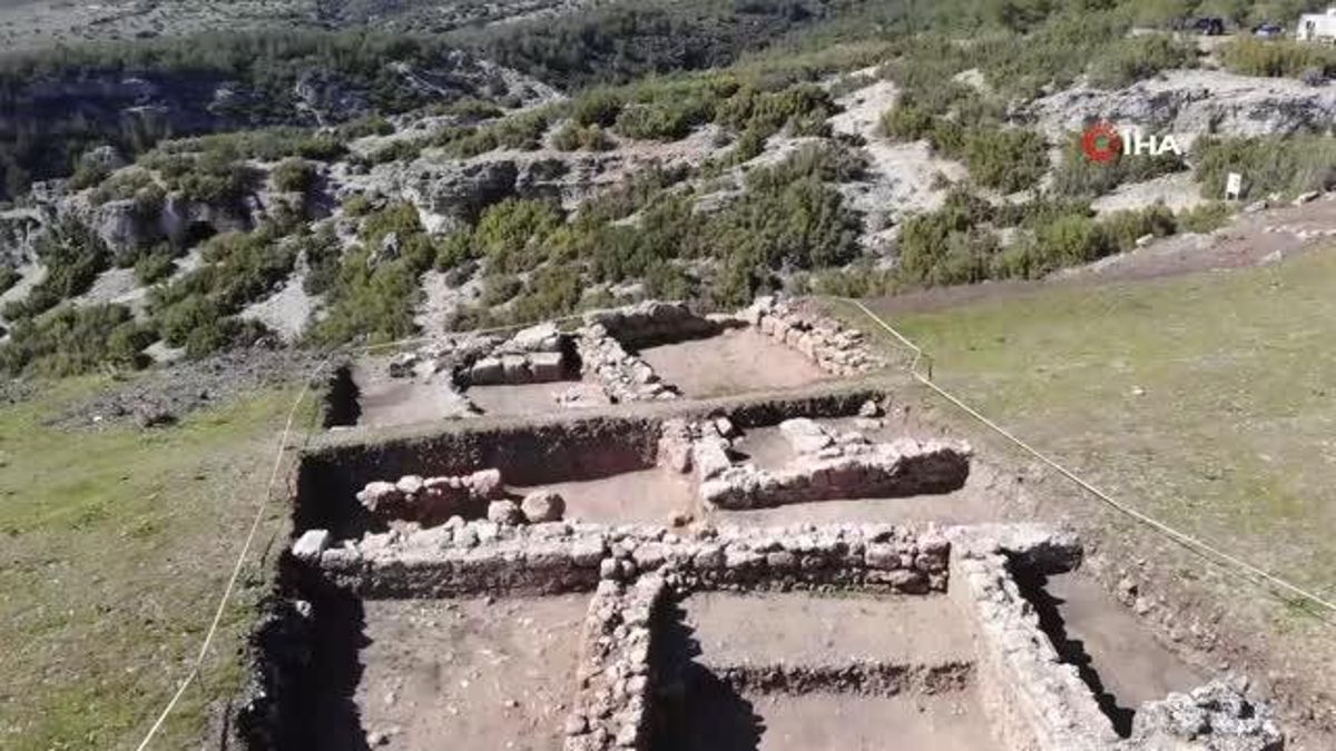 Mobolla'da 4 bin 500 yıllık ömrün izleri gün yüzüne çıkıyor